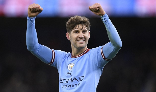 John Stones đang chơi rất tốt trong vai trò một hậu vệ nghịch cánh và khiến Kyle Walker mất suất đá chính.