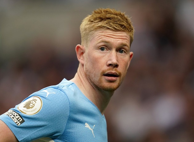 Chơi ở vị trí hộ công dĩ nhiên là Kevin De Bruyne. Anh đã được cho nghỉ ở trận gặp Sheffield United và hoàn toàn sung sức cho trận "chung kết sớm" với Arsenal.