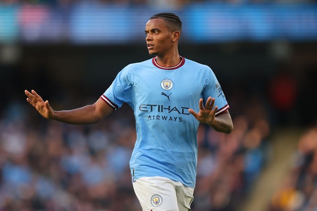 Manuel Akanji là một chiến binh của Man City ở mùa giải này. Anh đá chính ở 19 trận tại Premier League và được đánh giá cao ở khả năng chuyền bóng lẫn tranh chấp.