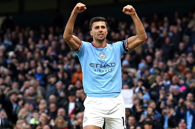 Rodri sở hữu nhiều đường chuyền hơn bất kỳ ai ở Man City mùa này. Đây chính là điểm trung chuyển của nhiều đường lên bóng của The Citizens.
