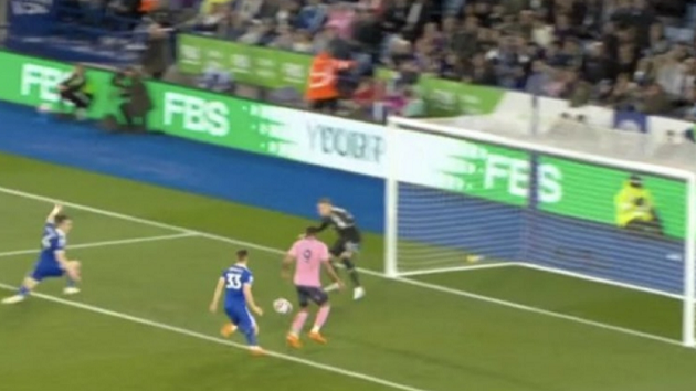 Watch Calvert-Lewin somehow fluff chance from a YARD out as fans slam ‘worst miss ever’ and say ‘my grandma would score’ - Bóng Đá