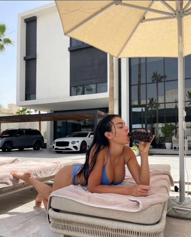 Georgina Rodriguez quyến rũ với bộ bikini mới  - Bóng Đá