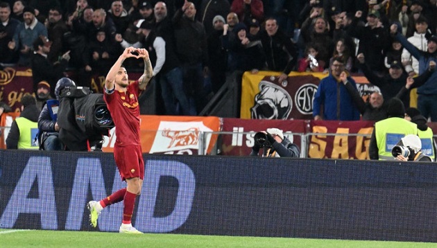 Pellegrini hails Mourinho for bringing Roma ‘family’ together - Bóng Đá