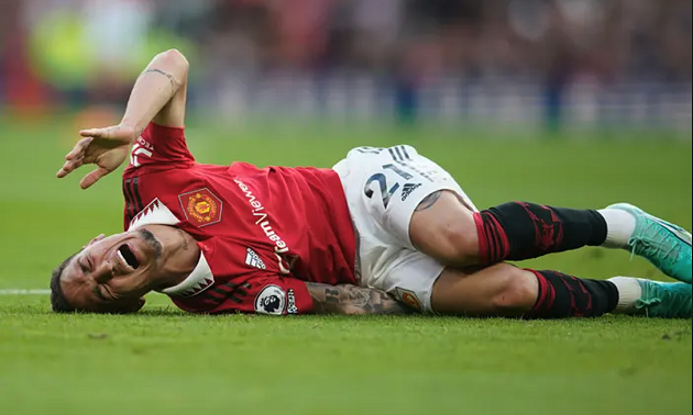 Antony set to miss Man Utd’s pre-season tour after being stretchered off in tears with devastating ankle injury - Bóng Đá