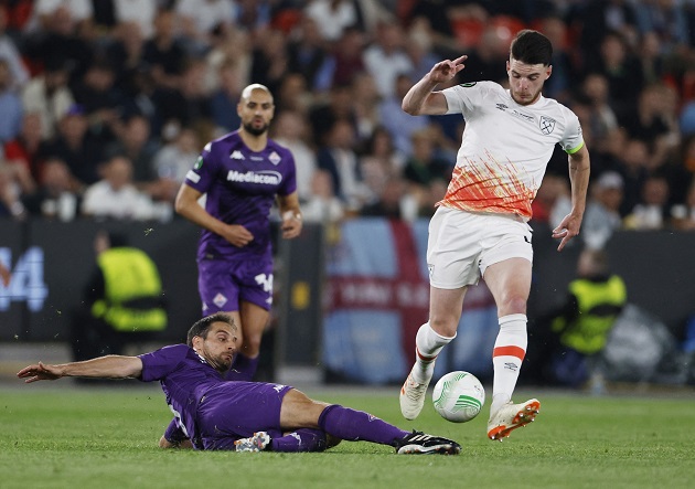 Declan Rice ở đâu khi đặt cạnh Rodri? - Bóng Đá