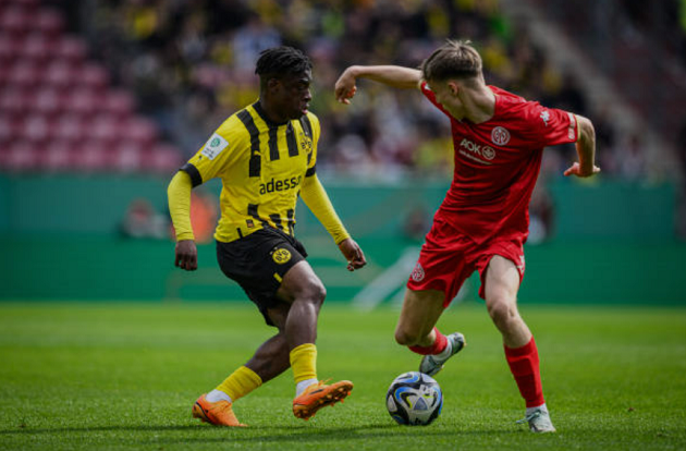 Sao trẻ lập siêu phẩm giúp Dortmund ngược dòng phút cuối - Bóng Đá