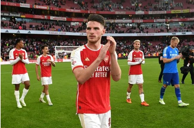 Rice đã có lần đầu tiên chơi bóng tại sân Emirates trong màu áo Arsenal.