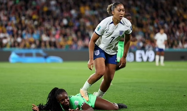 Em gái Reece James tái hiện tấm thẻ đỏ điên rồ của Beckham