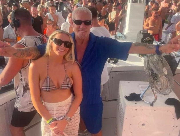 England Lionesses hero Chloe Kelly parties with Wayne Lineker on ‘one-day Ibiza trip’ - Bóng Đá