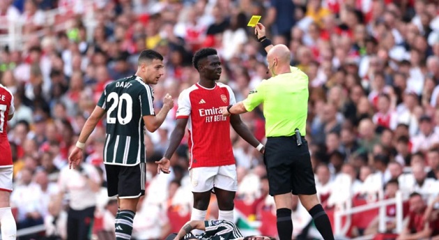 ‘LUCKY’: IAN WRIGHT AND PETER SCHMEICHEL REACT TO BUKAYO SAKA’S ACTIONS ON BRUNO FERNANDES - Bóng Đá