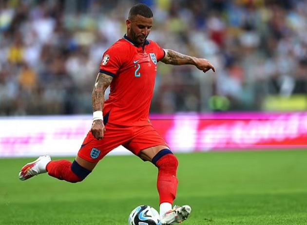 Gareth Southgate reveals he has TWICE talked Kyle Walker out of retirement as England boss says Man City defender is 'critical' to the team - Bóng Đá