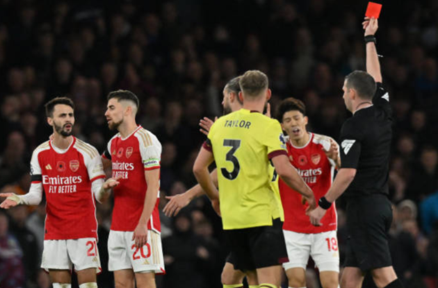 Pundit says Fabio Vieira deserved red card v Burnley - Bóng Đá