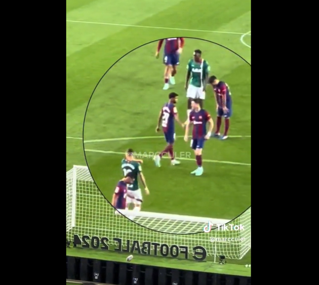 Friction between Lewandowski and Yamal! Barcelona striker rages at teenager and refuses handshake - Bóng Đá