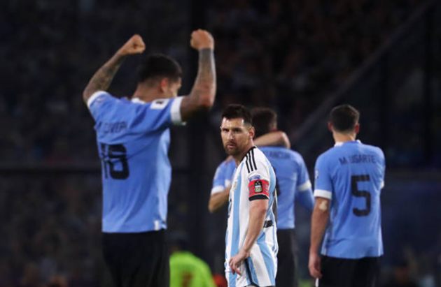 Messi gánh không nổi hàng tiền vệ đúng 1 key pass - Bóng Đá