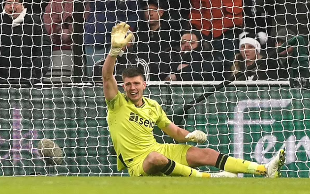 Pope chấn thương có thể khiến Newcastle phải chiêu mộ một thủ môn mới.