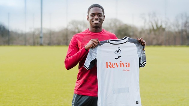 Swansea City has completed the loan signing of Charles Sagoe Jr from Arsenal. - Bóng Đá