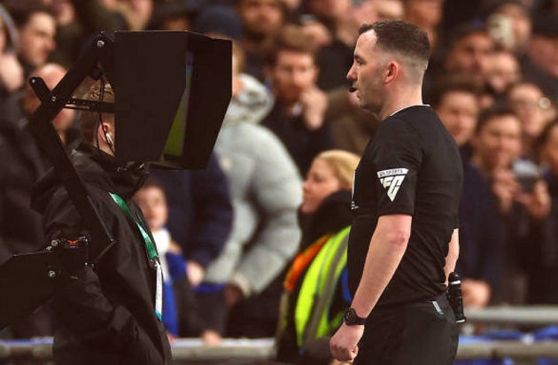 Alan Shearer left annoyed by what VAR did in Liverpool vs Chelsea game yesterday - Bóng Đá