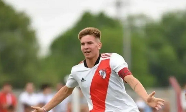 Manchester United join Barcelona in the race to sign Argentine midfield prodigy - Bóng Đá