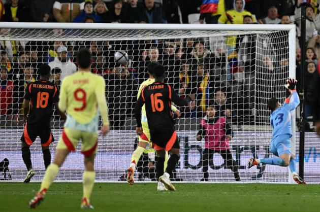 Sử dụng đội hình B, Tây Ban Nha thua tâm phục khẩu phục Colombia - Bóng Đá