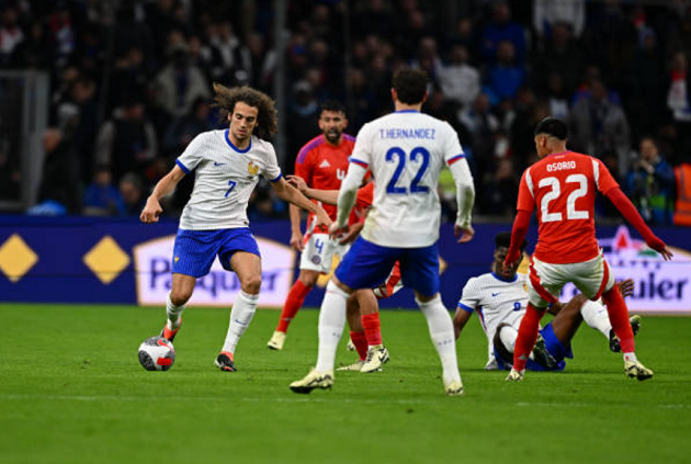 Nunez tỏa sáng, Uruguay vẫn thúc thủ trước đẳng cấp của Pháp - Bóng Đá