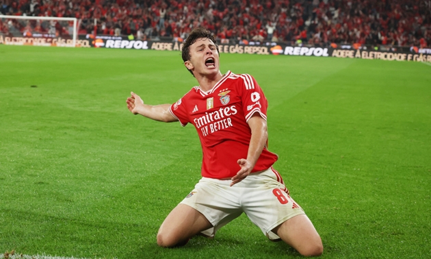Arsenal tăng cường sự quan tâm với Neves trong 6 tuần qua.