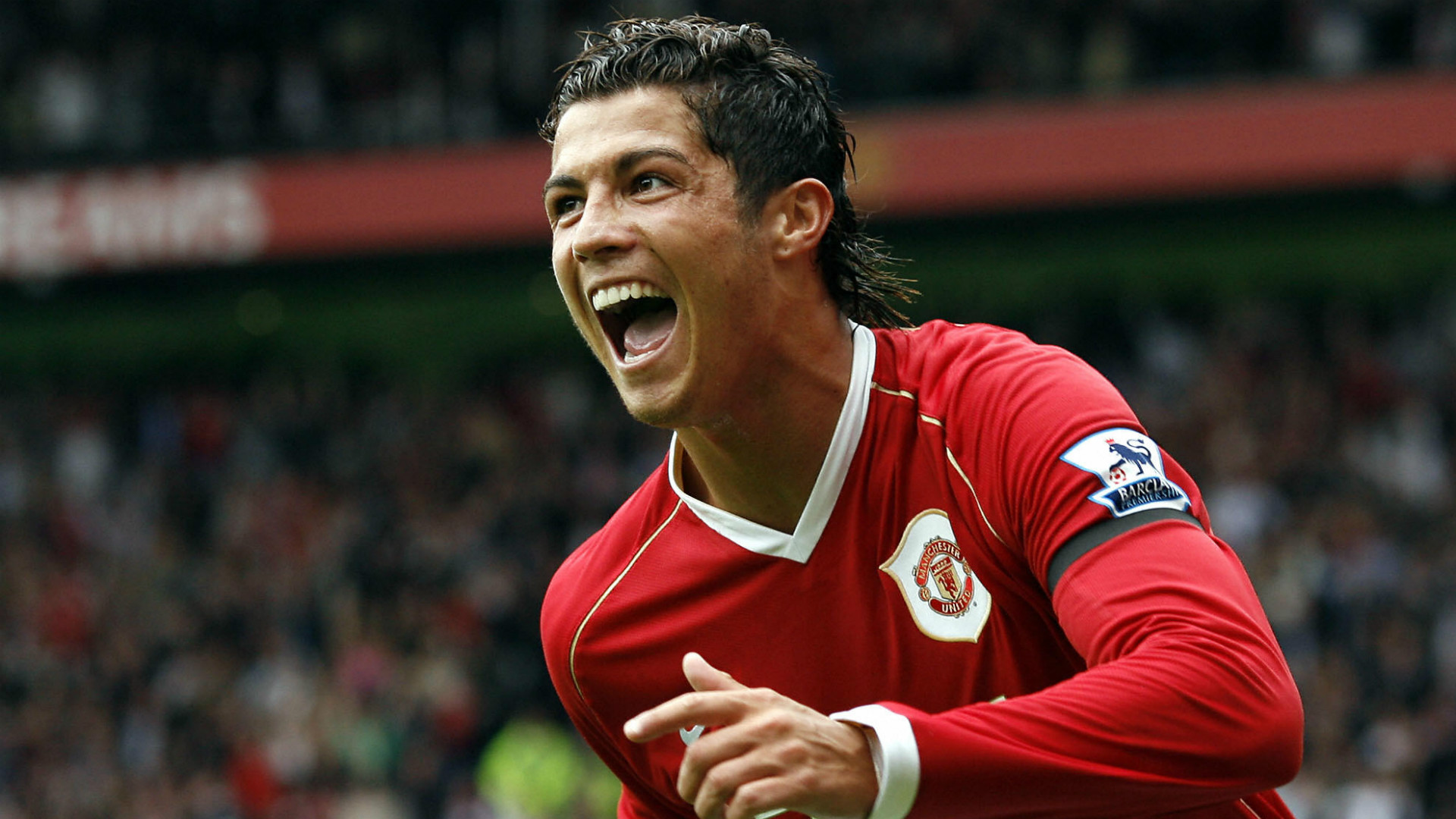 Diego Forlan claims Cristiano Ronaldo 'spent all day looking in the mirror' at Manchester United - Bóng Đá