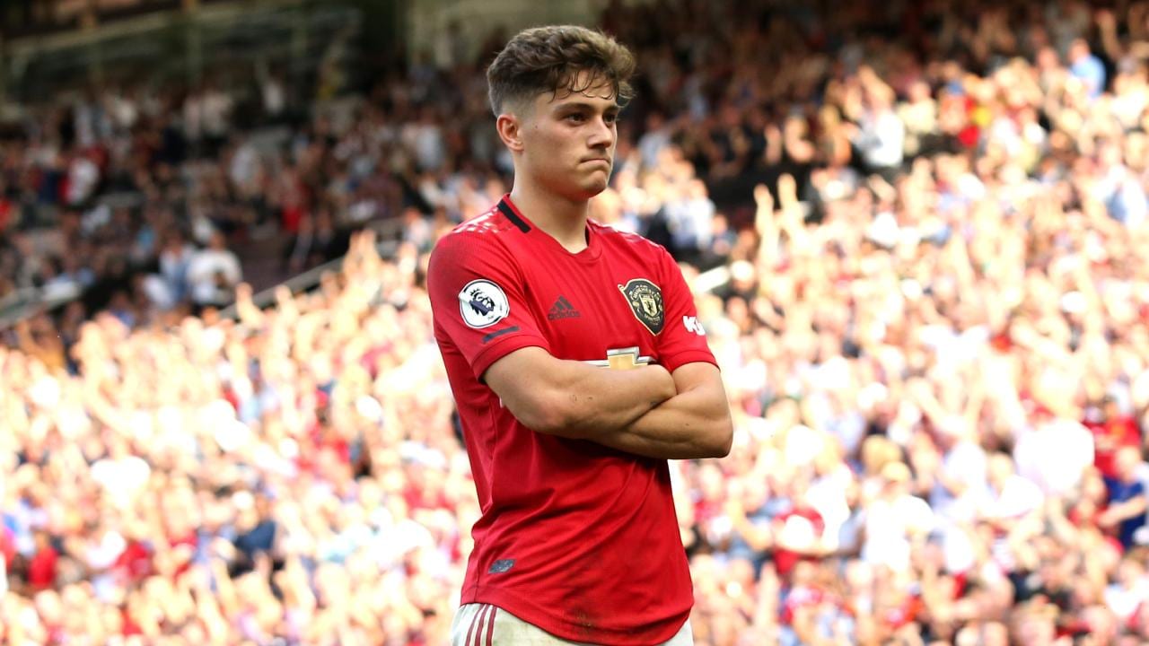 Daniel James on reece james and Bissaka - Bóng Đá