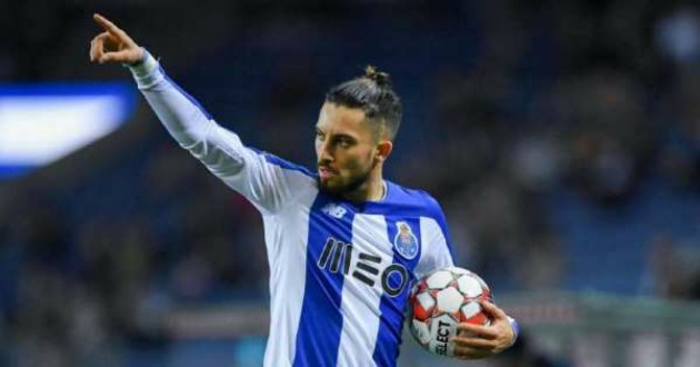 Man Utd trying to seal Alex Telles transfer on cheap for £12m from Porto with defender ‘convinced’ deal will be reached - Bóng Đá