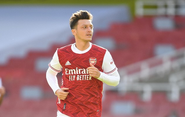 Arsenal fans react as Mesut Ozil turns down offer to leave Emirates Stadium - Bóng Đá