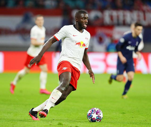 PSG boss Mauricio Pochettino ready to beat Ole Gunnar Solskjaer to Man Utd transfer target - Bóng Đá