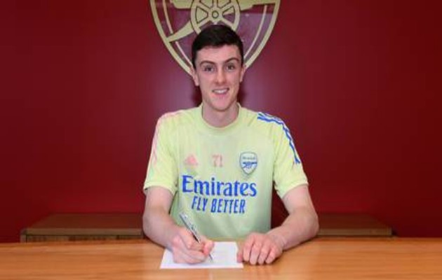 Alex Kirk signs first pro contract - Bóng Đá