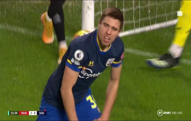 Jan Bednarek became the first player in Premier League history to be sent off, give away a penalty and score an own goal - Bóng Đá