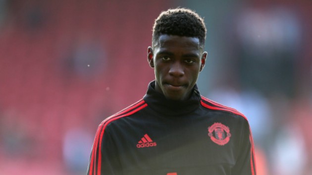 Tuanzebe feels overlooked by Ole Gunnar Solskjaer and is expected to leave in this transfer window - Bóng Đá