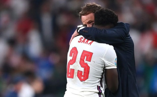 Some England players surprised at Gareth Southgate's decision to hand Bukayo Saka decisive penalty - Bóng Đá