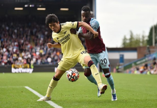 Takehiro Tomiyasu for Arsenal against Burnley: - Bóng Đá