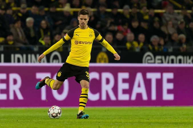 Dortmund muốn bán Weigl - Bóng Đá