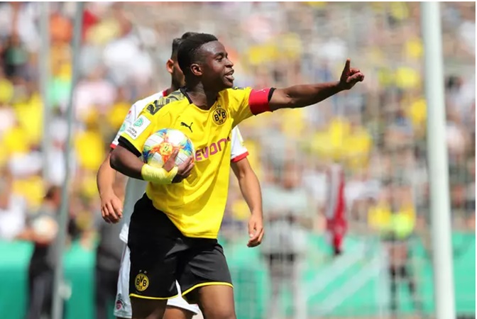 Youssoufa Moukoko Scored An Eight Minute Hat-Trick For Borussia Dortmund Under 19's - Bóng Đá
