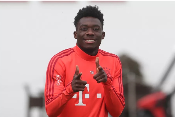 Alphonso Davies was fined €20k by Niko Kovač after being four hours late to practice - Bóng Đá