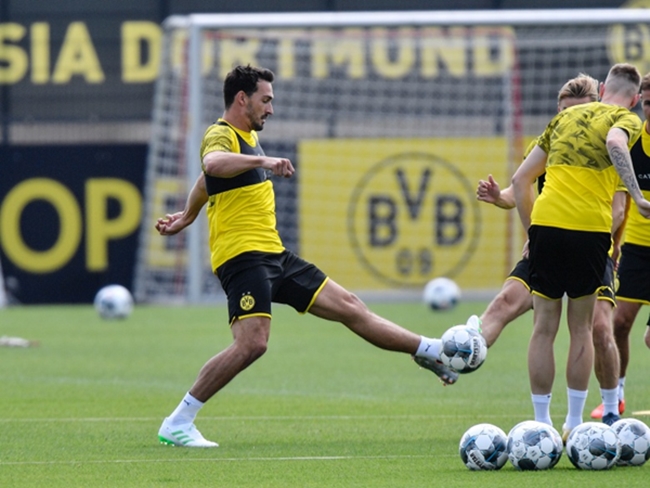 Dortmund nhận cú hích, chào đón “lá chắn thép” trở lại - Bóng Đá