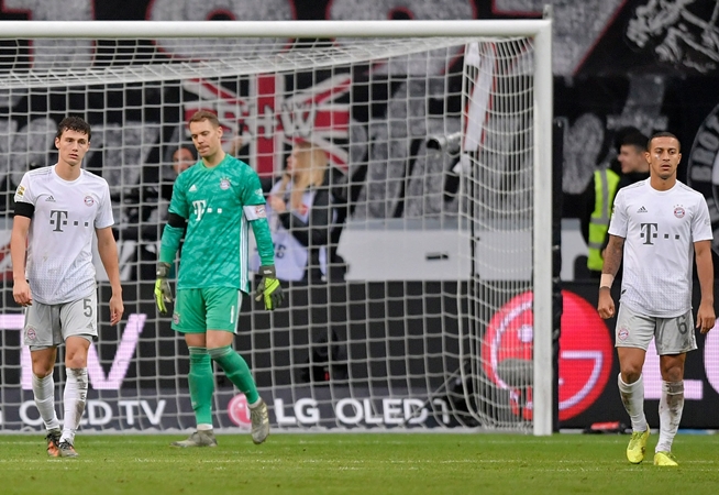 Thảm bại, BLĐ Bayern phản ứng khó tin trên khán đài - Bóng Đá