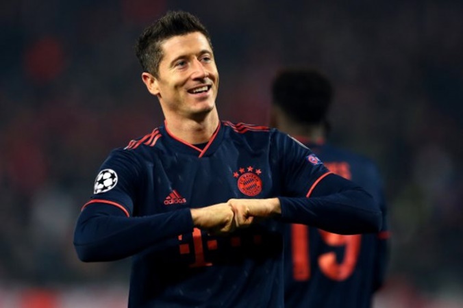 Lewandowski makes UCL history with four goals in 14 minutes vs Red Star - Bóng Đá