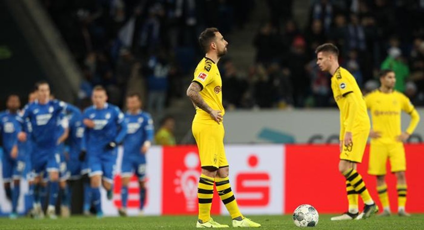 Cơn giận của NHM Dortmund lên đến đỉnh khi thua trận, muốn tống cổ ngay 1 cái tên - Bóng Đá