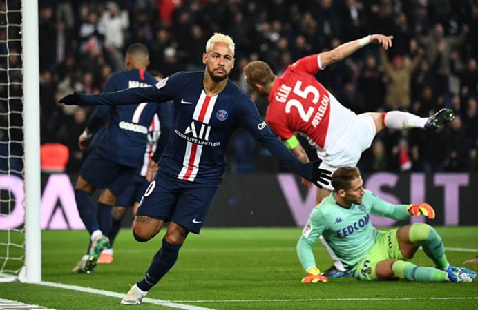 Benjamin Pavard attending PSG against Monaco at The Parc des Princes last night. - Bóng Đá