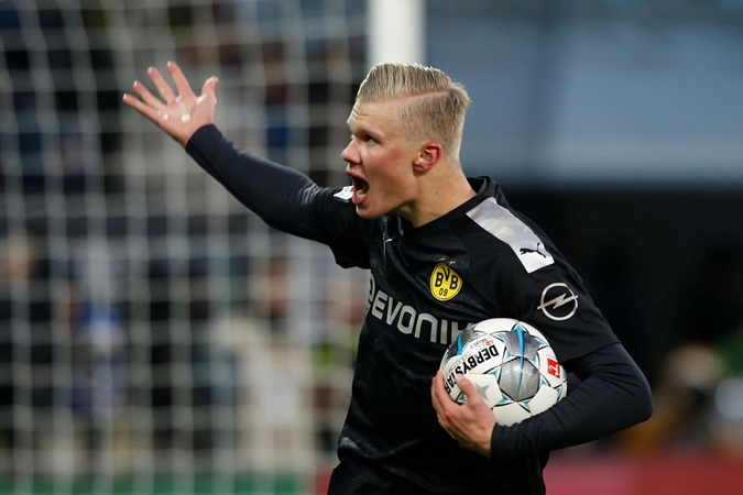 Just like Aubameyang! Erling Haaland scores amazingly similar hat-trick on debut - Bóng Đá