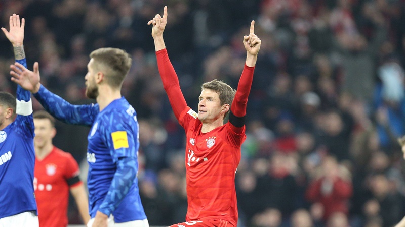 Đè bẹp Schalke, Bayern đón chào sự trở lại của 