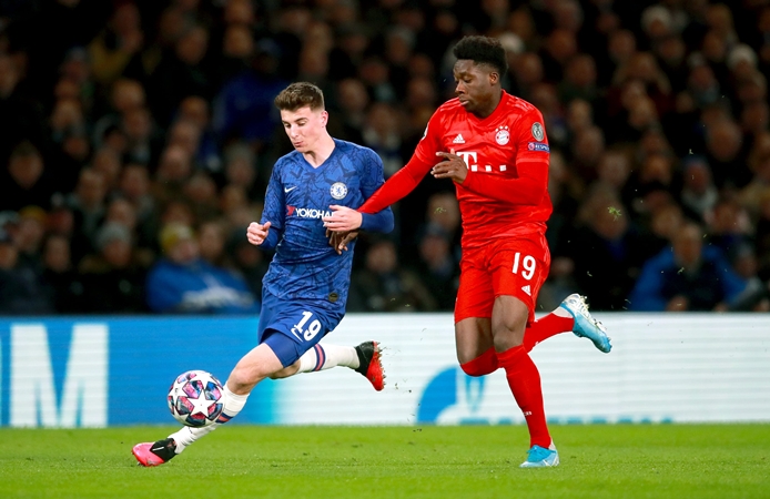 Chelsea urged to pinch Alphonso Davies from Bayern in summer transfer after UCL loss - Bóng Đá