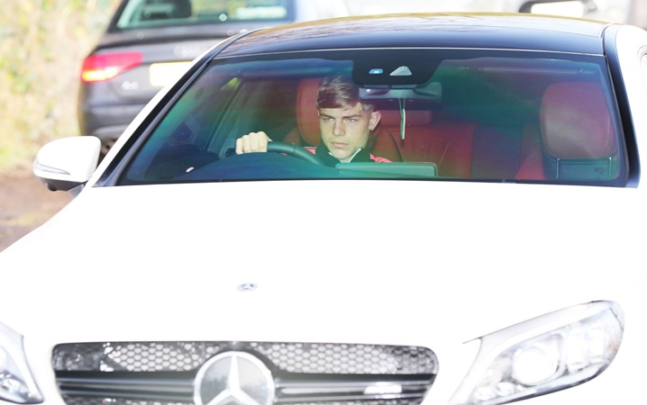 Manchester United players arrive at Carrington on eve of Manchester derby - Bóng Đá