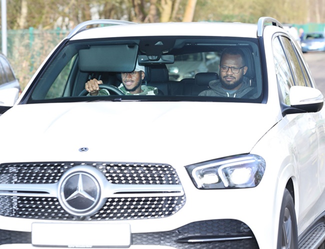 Manchester United players arrive at Carrington on eve of Manchester derby - Bóng Đá