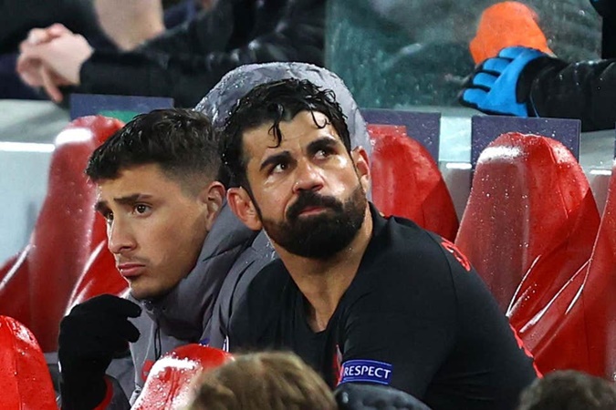 Atletico Madrid striker Diego Costa 'fake coughs and laughs' at journalists amid coronavirus outbreak - Bóng Đá