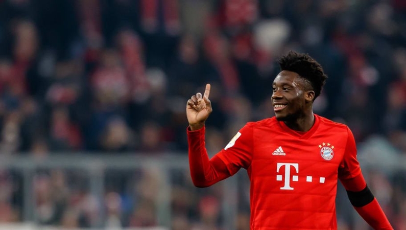 ayern are in talks with Alphonso Davies over a new contract. - Bóng Đá
